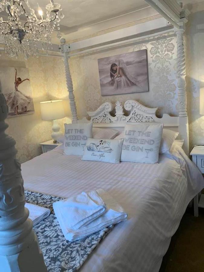 Hotel The Swan @ Stoford Esterno foto The bedroom at The Swan Inn