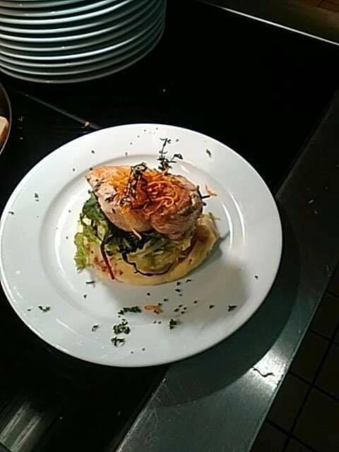 Hotel The Swan @ Stoford Esterno foto A prepared dish of chicken and cabbage