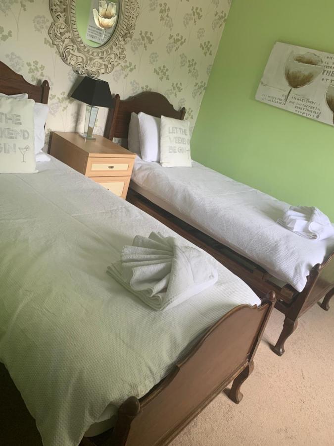 Hotel The Swan @ Stoford Esterno foto A hospital bed