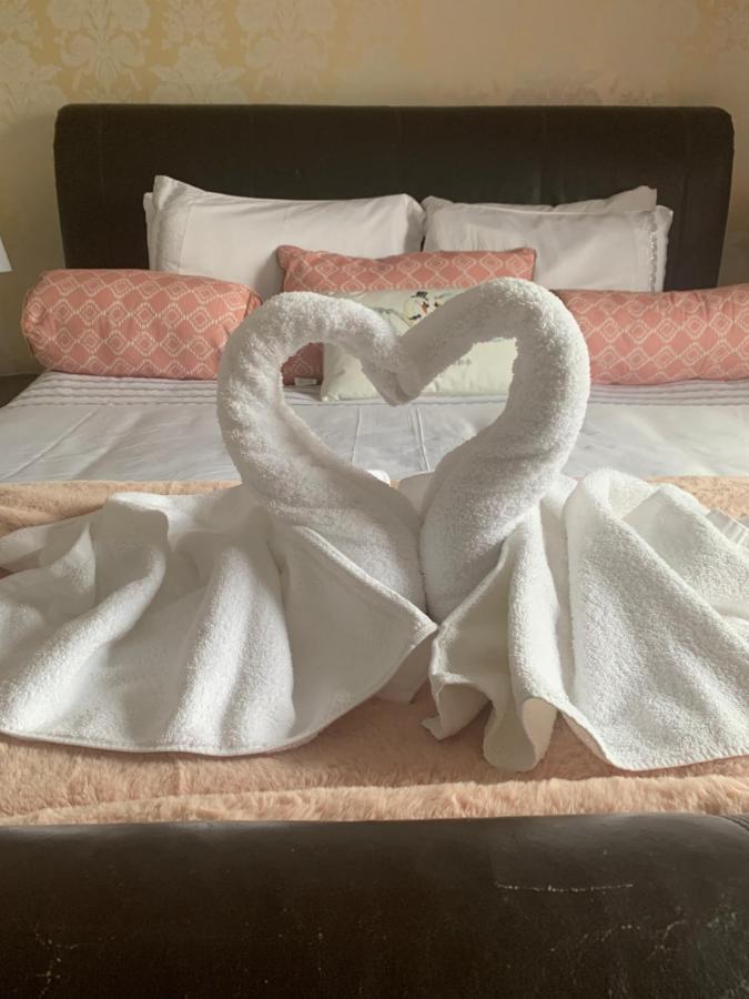 Hotel The Swan @ Stoford Esterno foto Towel swans