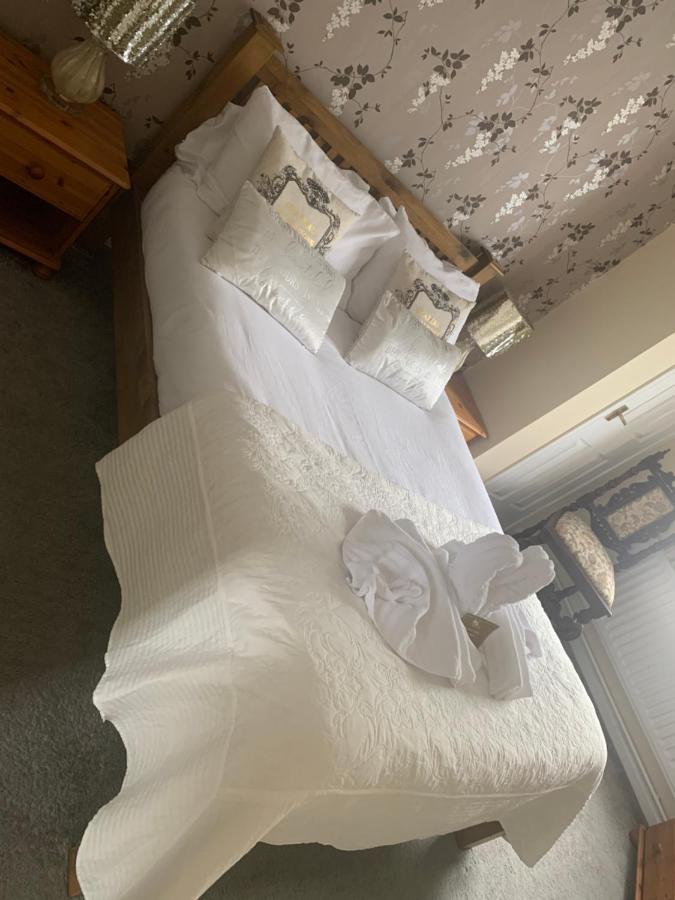 Hotel The Swan @ Stoford Esterno foto A wedding dress